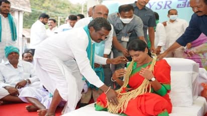 YS Sharmila deeksha: ఇందిరా పార్క్ వద్ద వైఎస్ షర్మిల దీక్ష ప్రారంభం