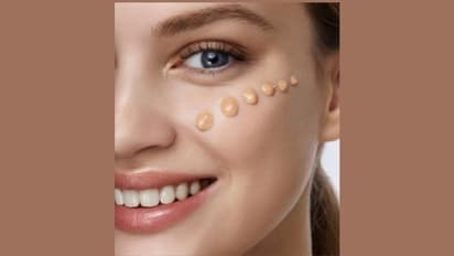 ফাউন্ডেশন লাগানোর পর কিছুক্ষণের মধ্যে মেকআপ ফুটে ওঠে? সমস্যা সমাধান হবে এই কয়টি উপায়