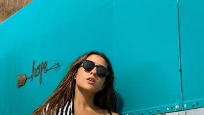 Sara Ali Khan : কোমর চুঁইয়ে পড়ছে যৌবন, ছবি তুললেই পাপারাৎজিকে ধাক্কা, রেগে আগুন সারা