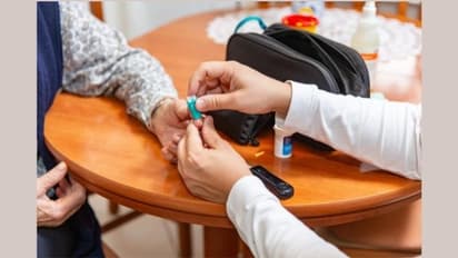 Diabetes Tips: ক্রমে বাড়ছে ডায়াবেটিক রেটিনোপ্যাথি রোগ, দৃষ্টিশক্তি কেড়ে নিতে পারে এই অসুখ