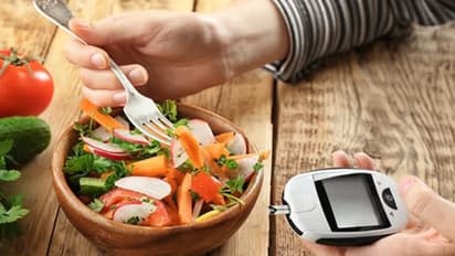 പാവയ്ക്ക മുതല്‍ കോവയ്ക്ക വരെ; പ്രമേഹം നിയന്ത്രിക്കുന്ന 10 ഭക്ഷണങ്ങൾ ഇതാ...