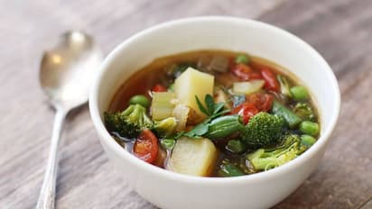 Healthy vegetable Soup :  പ്രതിരോധശേഷി കൂട്ടാൻ ഇതാ ഒരു ഹെൽത്തി സൂപ്പ്