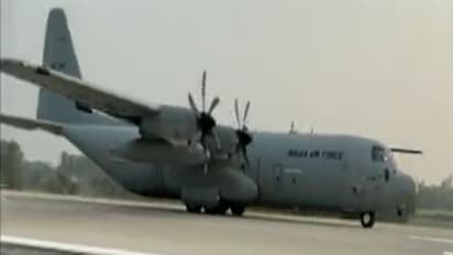 Purvanchal Expressway पर उतरा फाइटर प्लेन, 42 हजार करोड़ की लगात से हुआ निर्माण, पीएम मोदी करेंगे उद्घाटन