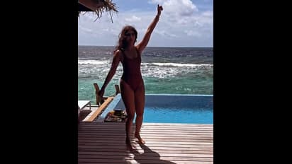 Pooja Hegde: பிகினி உடையில் மாலத்தீவை சூடேற்றும் 'Beast' பட நாயகி பூஜா ஹெக்டே!  லேட்டஸ்ட் கிளாமர் போட்டோஸ்!