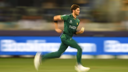 ട്വന്റി 20 ലോകകപ്പ്: പാക്-ബംഗ്ലാ 'ക്വാര്ട്ടര്' തുടങ്ങി; ബംഗ്ലാദേശിന് വിക്കറ്റ് നഷ്ടം