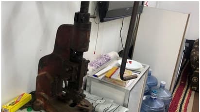 Gulf News | താമസ സ്ഥലത്ത് സ്വര്ണാഭരണ നിര്മാണം നടത്തിയവര് റെയ്ഡില് കുടുങ്ങി