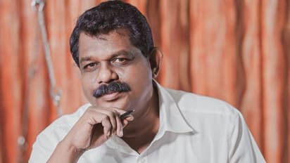 മന്ത്രിയുടെ വീട്ടിൽ കള്ളൻ കയറി; സ്വർണവുമായി ഇറങ്ങിയോടി; നാട്ടുകാർ കൈയ്യോടെ പിടികൂടി