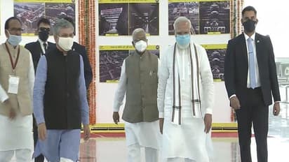 PM Modi in Bhopal : देश के पहले वर्ल्ड क्लास रेलवे स्टेशन का PM MODI ने किया उद्घाटन, देखें Photos..