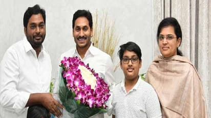 ఏపీ సీఎం జగన్ తో ఎమ్మెల్సీ అభ్యర్ధి అరుణ్ కుమార్ భేటీ