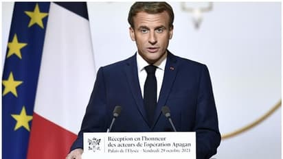 Emmanuel Macron |ഇളം നീലക്ക് പകരം കടും നീല; ഫ്രഞ്ച് പതാകയുടെ നിറം മാറ്റി പ്രസിഡന്റ് ഇമ്മാനുവല്‍ മക്രോണ്‍