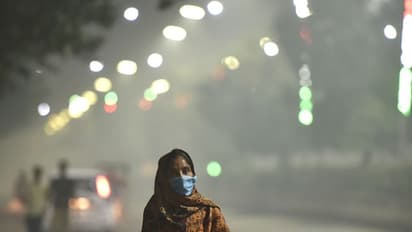 క్రాకర్లపై నిషేధం ఉన్నప్పటికీ తగ్గని ఢిల్లీ వాసులు .. ప్రమాదకర స్థాయికి చేరుకున్న ఎయిర్ క్వాలిటీ