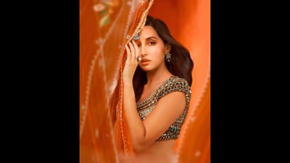 Nora-Sukesh : হিরের গয়না থেকে BMW গাড়ি, সুকেশের সঙ্গে নোরার চ্যাট ফাঁস হতেই শোরগোল বি-টাউনে