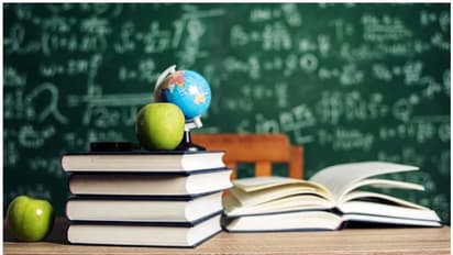 पढ़ाई में नहीं लगता मन तो 12वीं के बाद यहां बना सकते हैं करियर, कमाई के साथ मिलेगा बेहतर ऑप्शन