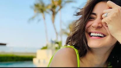 Anushka Sharma ने बेटी के जन्म के बाद पहली बार बिकिनी पहन पानी में लगाई आग, Virat Kohli का छूटा पसीना