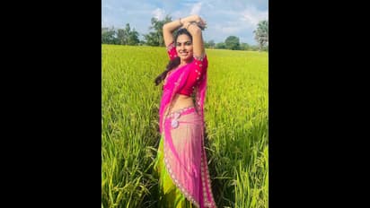 పచ్చని పొలంలో దివి వెచ్చని పరువాల విందు... చలువ జోడు నడుమున దోపిన ఆ ఫోజు చూస్తే చెమటలే!