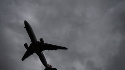 130 പൈലറ്റുമാര് ഒന്നിച്ച് ക്വാറന്റീനില്; ഈ വിമാന സര്വീസുകള് മുടങ്ങിയേക്കും