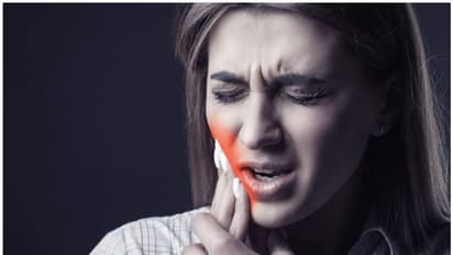 Toothache: தீராத பல் வலியை 10 நிமிடத்தில் சரி செய்வது எப்படி..? எளிமையான வீட்டு வைத்திய குறிப்புகள்...