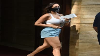 இந்தியர்கள் பகலில் பெண்களை வணங்குவார்கள்... இரவில் பாலியல் துன்புறுத்துவார்கள்... பிரபல நடிகர் சர்ச்சை பேச்சு!