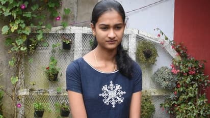 അന്ന് ചേച്ചി ഇന്ന് അനിയത്തി, മുക്കത്ത് വീട്ടിൽ വീണ്ടും റാങ്ക് തിളക്കം