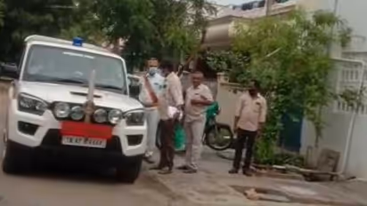 மதுபோதையில் தாறுமாறாக பைக் ஓட்டிச்சென்ற இளைஞர்.. வீடு வரை விரட்டி சென்று மடக்கிப் பிடித்த ஆட்சியர்..!