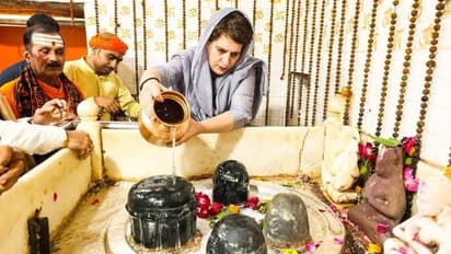 UP Election 2022:चित्रकूट से प्रियंका गांधी की चुनावी धार, महिलाओं से संवाद,मंदिर में जलाभिषेक, देखें तस्वीरें