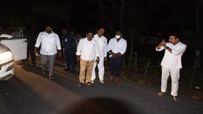 మానవత్వాన్ని చాటుకున్న మంత్రి కేటీఆర్... ఇద్దరు యువకులను కాపాడి