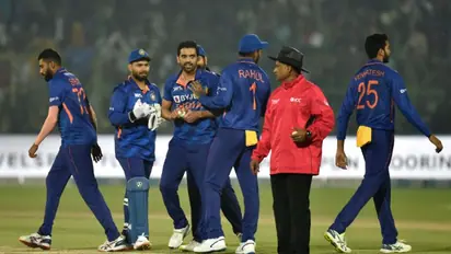 চোটের জন্য শ্রীলঙ্কা সিরিজ থেকে বাদ পড়লেন দীপক চাহার, প্রশ্ন আইপিএল নিয়েও