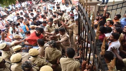 లిక్కర్ వద్దు-ఉద్యోగాలే ముద్దు నినాదంతో... ఆబ్కారీ భవనం వద్ద బిజెవైఎం మెరుపు ధర్నా, ఉద్రిక్తత