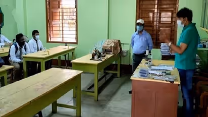 సంగారెడ్డిలో కరోనా కలకలం.. గురుకులంలో మరో 25 మంది విద్యార్థినులకి అస్వస్థత..