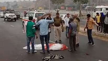 राजस्थान में बड़ा हादसा: देखते ही देखते हाइवे पर दो बार पलटी कार, 4 लोगों की मौके पर ही दर्दनाक मौत...