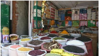 പലചരക്ക് സാധനങ്ങൾക്കും തീവില; പല ഇനങ്ങൾക്കും വില കുത്തനെ കൂടി, ഒരാഴ്ചക്കിടെ 20% വരെ വിലവർധന