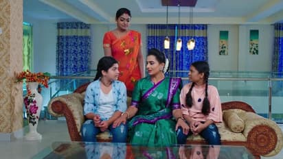 Karthika deepam: కొడుకు బారసాలకు పిలిచినా మోనిత.. అందర్నీ తీసుకొస్తాను అంటూ షాక్ ఇచ్చిన వంటలక్క!