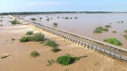 எப்பா… 100 ஆண்டுகளுக்கு பிறகு ராணிப்பேட்டை பாலாற்றில் 1 லட்சம் கனஅடி நீர் திறப்பு!!