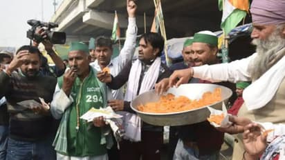 Farm Laws: ఆందోళనలు ఆగవు.. చట్టాల రద్దు సరే.. మద్దతు ధరపైనా మాతో చర్చించాలి: రైతులు