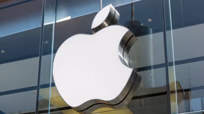 Apple delays return to office, announces $1,000 bonus to all employees