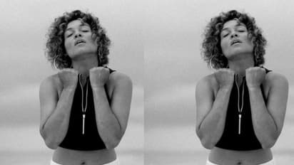 अमेरिकी सिंगर Sophia Urista ने फैन के साथ की भद्दी हरकत,  मचा बवाल तो बोली- उस दिन लिमिट भूल गई थी