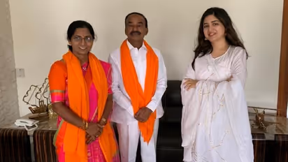 ఎమ్మెల్యే ఈటెల రాజేందర్ కి పూనమ్ కౌర్ శుభాకాంక్షలు.. గాల్లోకి పావురాలు