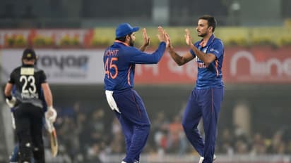 IND vs NZ அறிமுக போட்டியில் அசத்தலாக பந்துவீசிய ஹர்ஷல் படேல்..! இந்தியாவிற்கு எளிய இலக்கை நிர்ணயித்த நியூசி.,