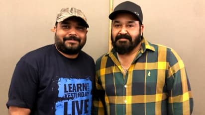 Monster|'മോണ്സ്റ്റര്' സംവിധായകനൊപ്പം മോഹൻലാല്, ഫോട്ടോ ഏറ്റെടുത്ത് ആരാധകര്