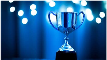 Vanitharathnam Award : വനിതാരത്നം പുരസ്കാരം; ഒരുലക്ഷം രൂപയും ശില്പ്പവും പ്രശസ്തി പത്രവും; അപേക്ഷ ക്ഷണിച്ചു