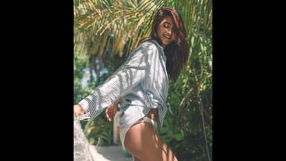 Pooja hegde: బీచ్ లో బట్టలెందుకు..?... వెకేషన్ మొత్తం బికినీలోనే గడిపేసిన బుట్టబొమ్మ!