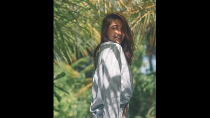 Pooja Hegde: உங்க கிளாமருக்கு அளவே இல்லையா? உள்ளாடை மட்டும் அணிந்து... கவர்ச்சியில் அத்து மீறிய பூஜா ஹெக்டே!!