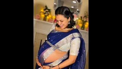 ஃபரீனாவை அடுத்து மற்றொரு விஜய் டிவி பிரபலத்திற்கு குழந்தை பிறந்தாச்சு..! கியூட் புகைப்படத்தை வெளியிட்ட பிரபலம்