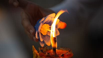 ലോയ് ക്രാത്തോങ്ങ്; കൊവിഡാനന്തരം ഉത്സവമാഘോഷിച്ച് തായ് ജനത