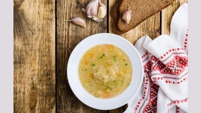 Healthy Soup: इस बार सर्दियों में जरूर ट्राई करें लहसुन का टेस्टी सूप, जानें बनाने की विधि