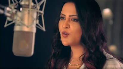 Manike mage hithe; ಮನಿಕಾ ಮಗೆ ಹಿತೆ ಹಿಂದಿ ವರ್ಶನ್ ಹಾಡಿದ ಮಾಜಿ ಸಿಎಂ ಫಡ್ನವಿಸ್ ಪತ್ನಿ, ವಿಡಿಯೋ ವೈರಲ್!