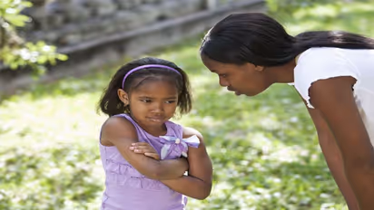 Parenting Tips: मां-बेटी की रिश्ते में दरार ला सकती है ये 5 बातें, भूलकर भी ना करें इसका उपयोग