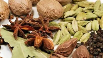 Kitchen Tips: तेज पत्ता से लेकर काली मिर्च तक सूखे मसालों की भी होती है एक्सपायरी डेट, ऐसे करें इनकी पहचान