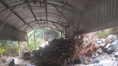 Tirupati | கன மழையால் சின்னாபின்னமான திருப்பதி கோவில் இரட்டை நடைபாதை !!