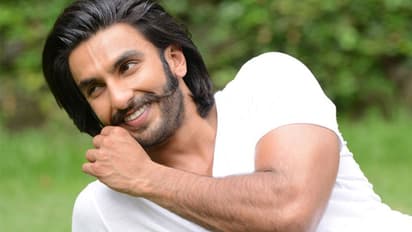 Ranveer Singh ने समंदर में नहाती हुई Deepika Padukon की तस्वीर शेयर कही फनी बात, फैंस लेने लगे मजे